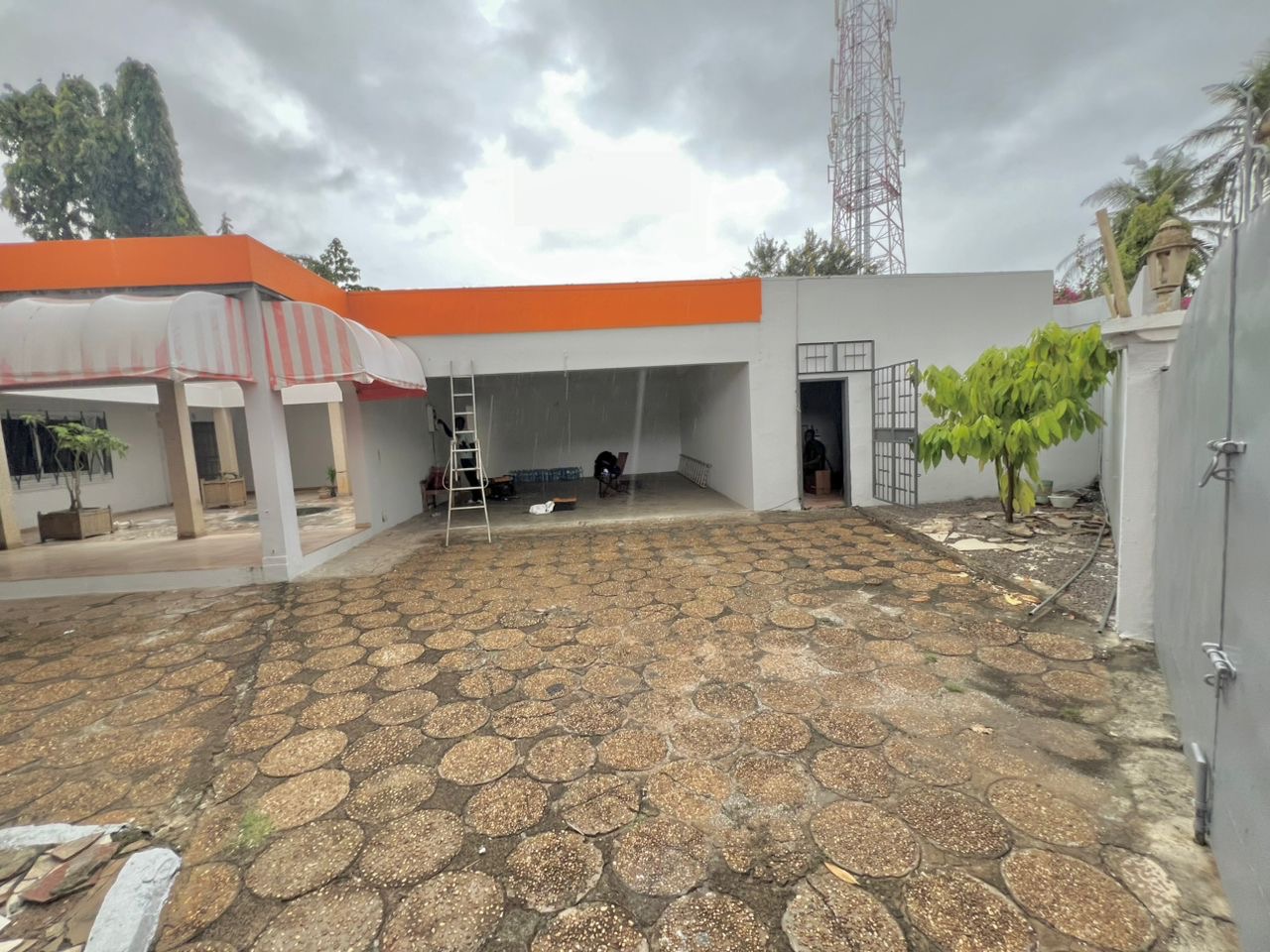 EN VENTE : VILLA 8 PIÈCES CITÉ ALLABRA