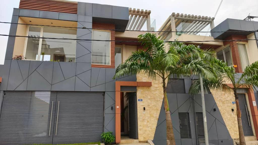 EN VENTE – Villa triplex 7 pièces avec piscine -Abatta