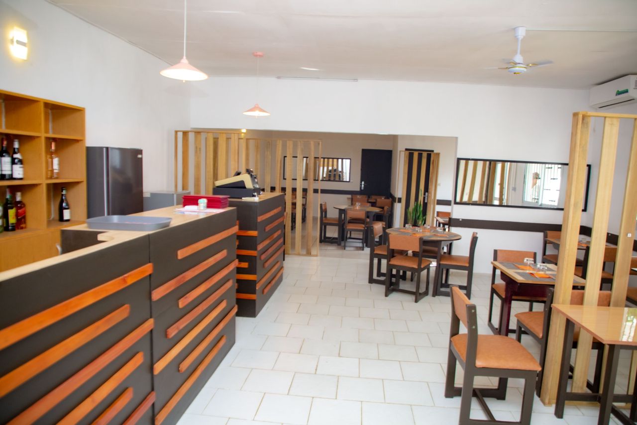 UN RESTAURANT À CÉDER DE 2 PLATEAUX /VALLON