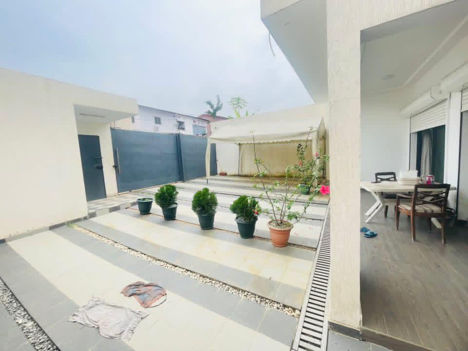 VILLA EN LOCATION COCODY RIVIERA 5 ABATTA