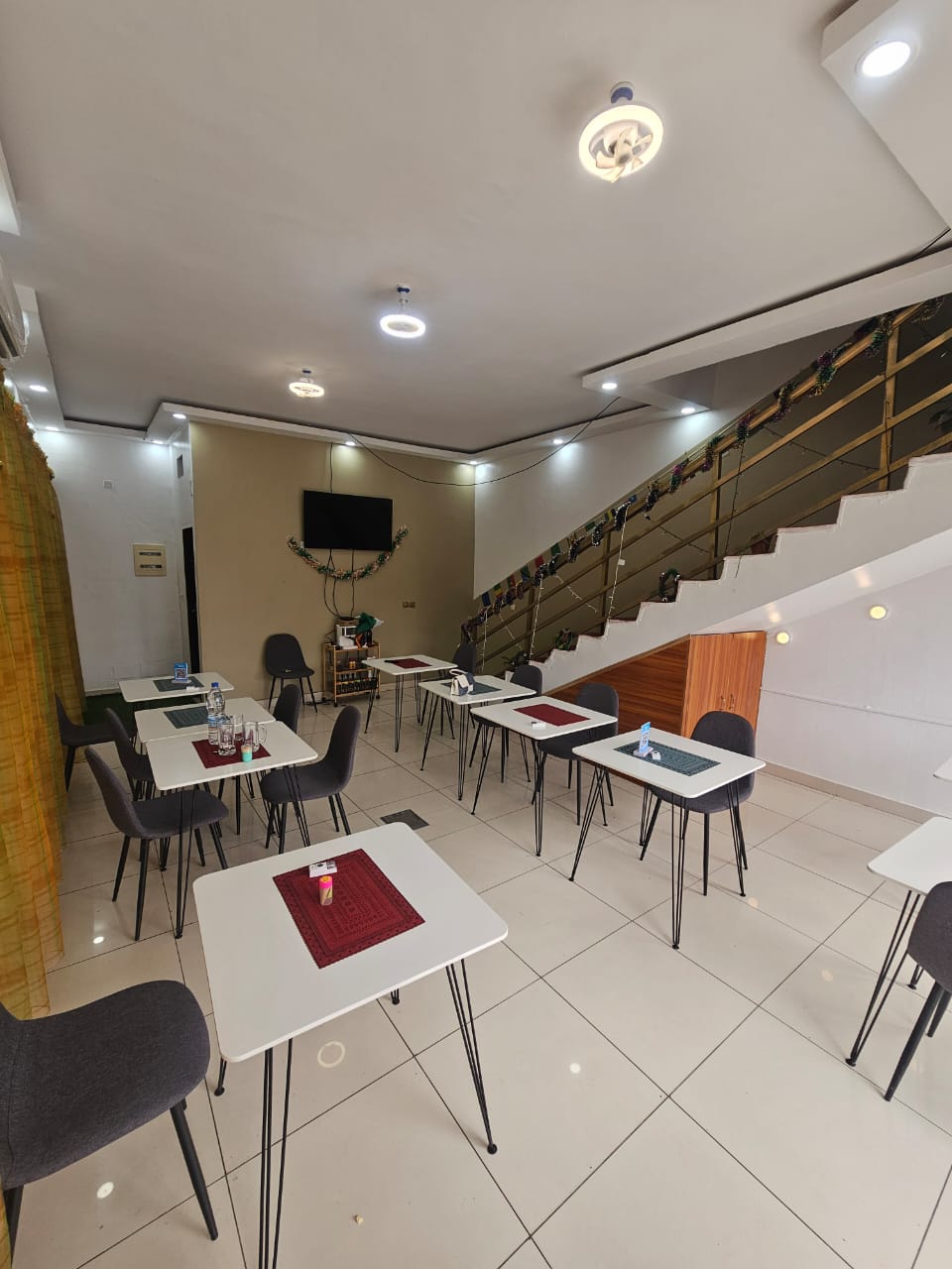 RESTAURENT MEZZANINE A CEDER A LA RIVIERA 2