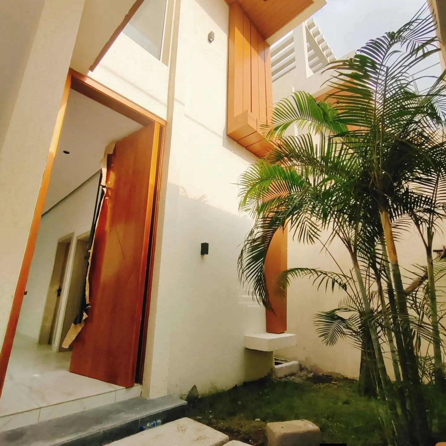 EN VENTE – Villa triplex 7 pièces avec piscine -Abatta — vue 2