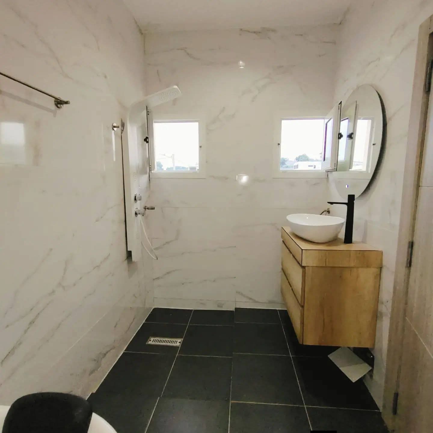 EN VENTE – Villa triplex 7 pièces avec piscine -Abatta — vue 3