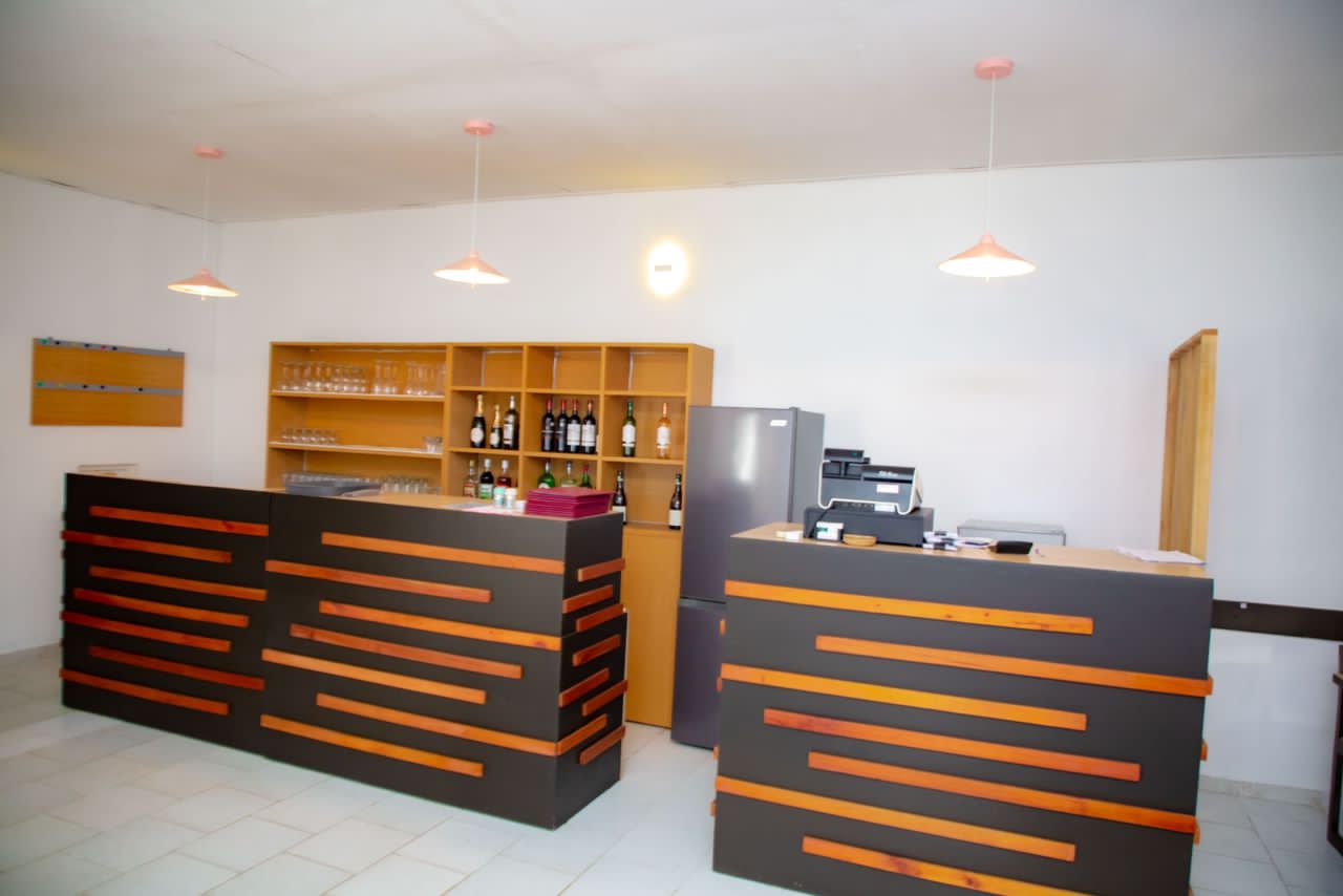 UN RESTAURANT À CÉDER DE 2 PLATEAUX /VALLON — vue 2