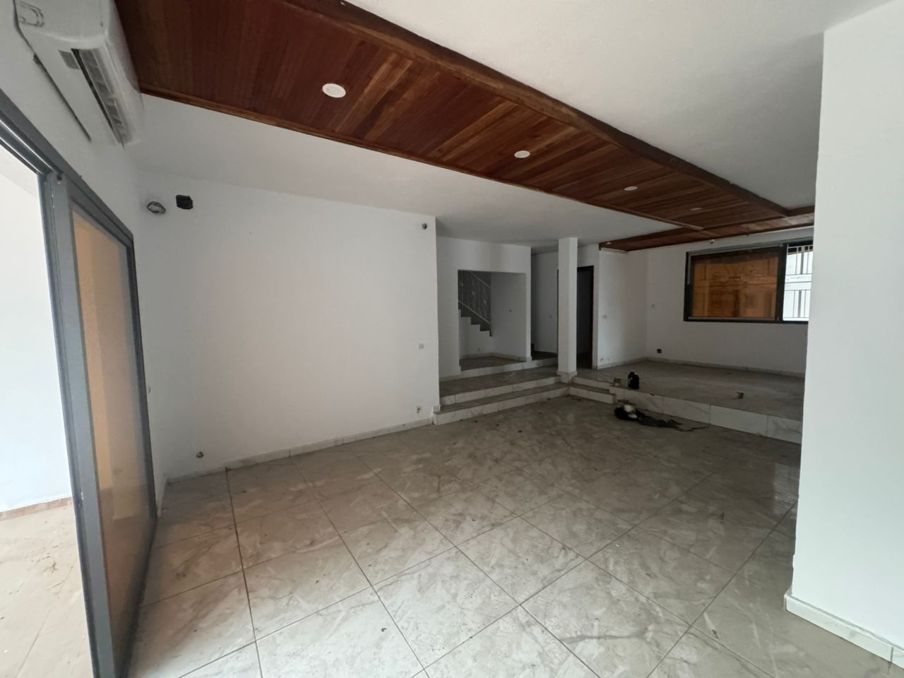 VILLA EN LOCATION A BIETRY BOULEVARD DE MARSEILLE — vue 3